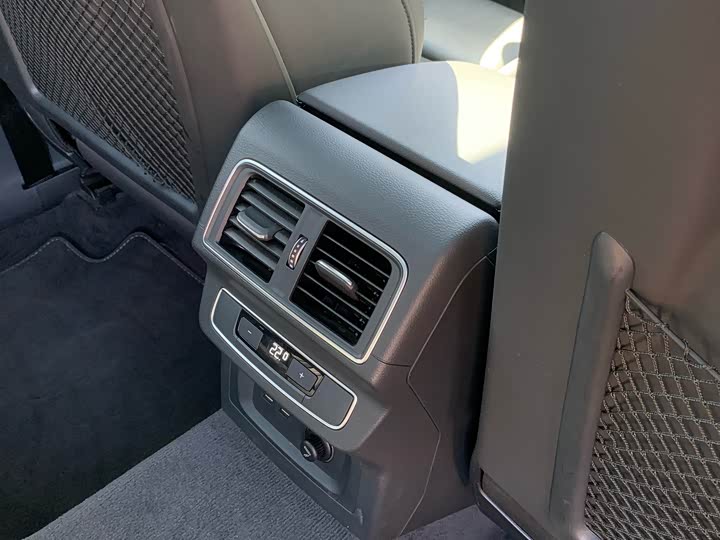 Фото 32 - Audi Q5L