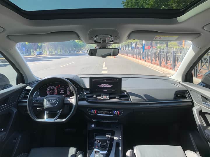 Фото 34 - Audi Q5L