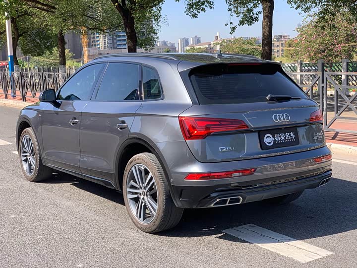Фото 4 - Audi Q5L
