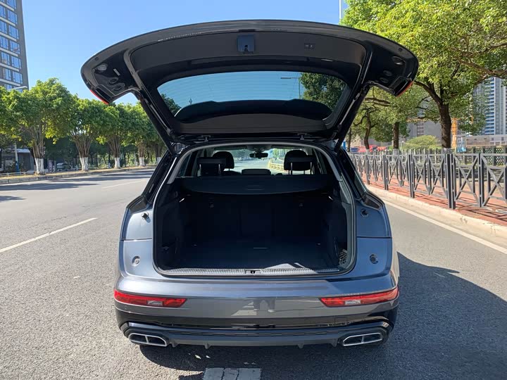 Фото 7 - Audi Q5L