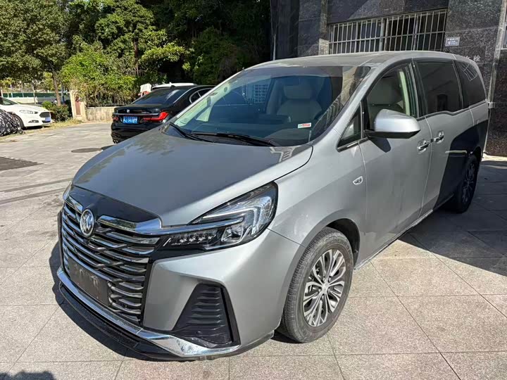 Фото 1 - Buick GL8 ES