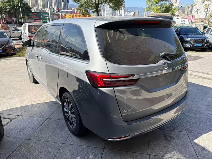 Фото 10 - Buick GL8 ES