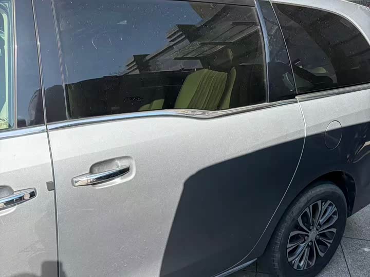 Фото 11 - Buick GL8 ES