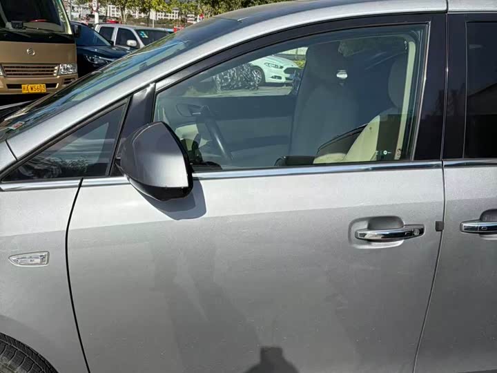 Фото 12 - Buick GL8 ES