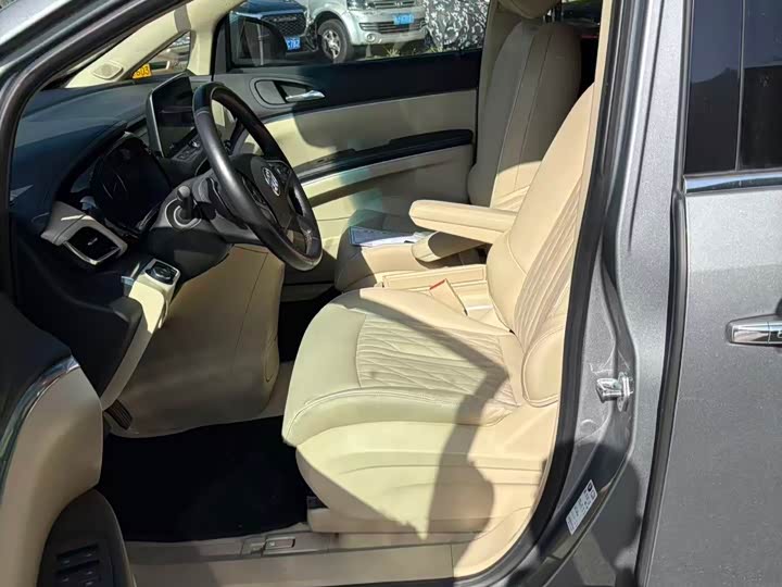 Фото 16 - Buick GL8 ES