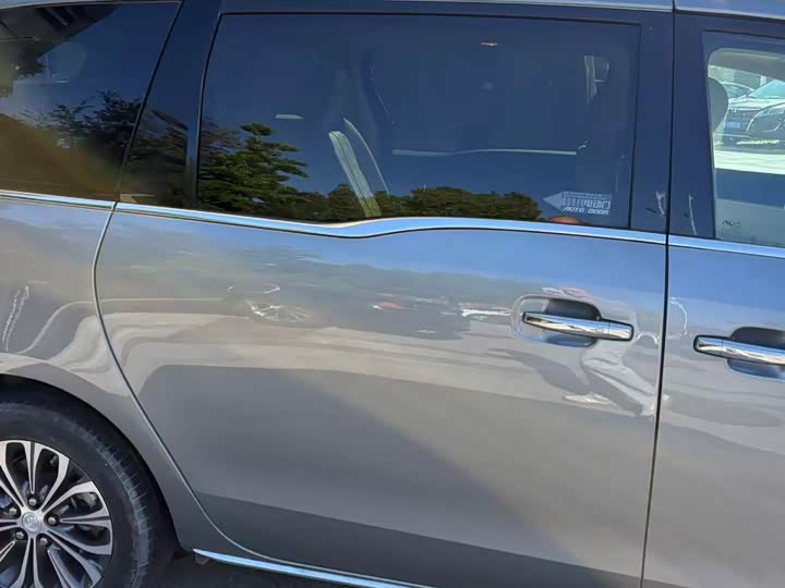 Фото 6 - Buick GL8 ES