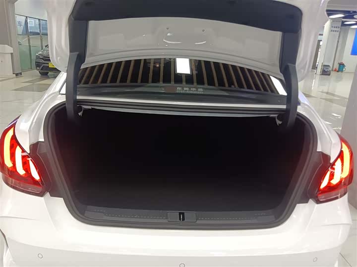 Фото 19 - MG Motor 5