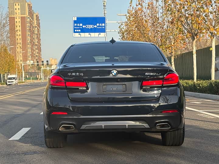 Фото 10 - BMW 5 Series