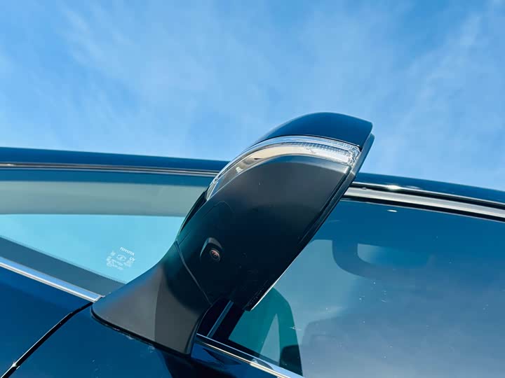 Фото 10 - Toyota Vellfire