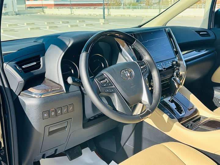 Фото 12 - Toyota Vellfire