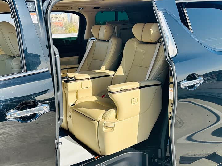 Фото 13 - Toyota Vellfire