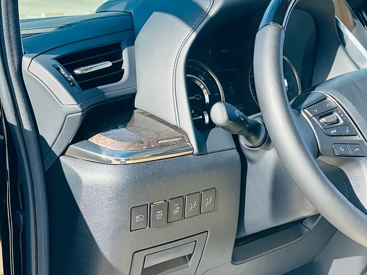 Фото 16 - Toyota Vellfire