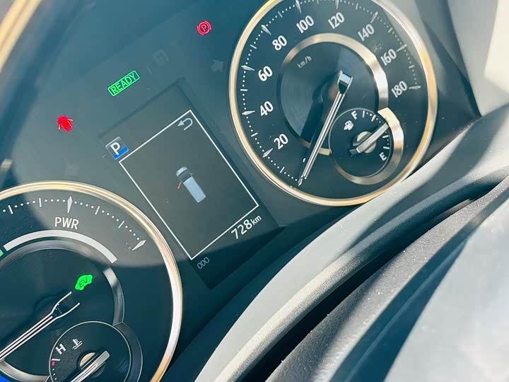 Фото 18 - Toyota Vellfire