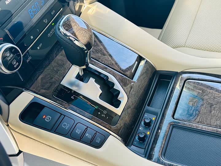 Фото 19 - Toyota Vellfire