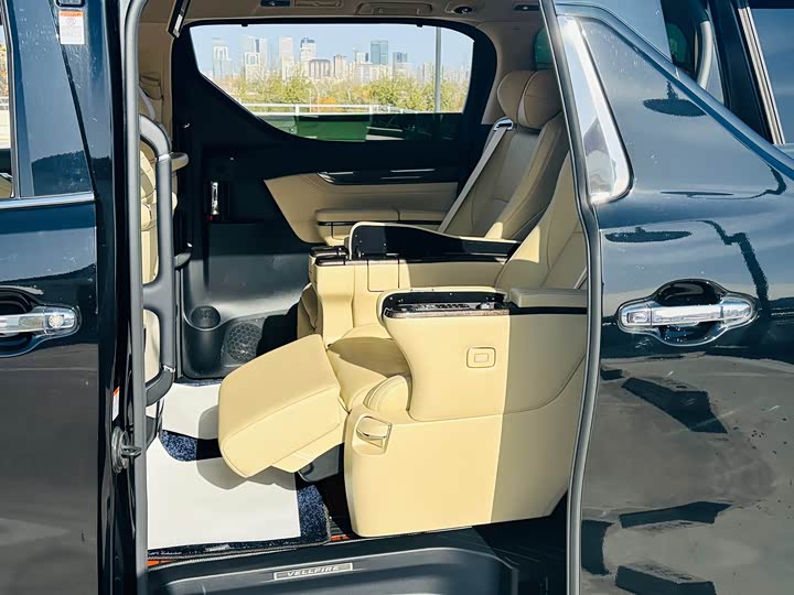 Фото 21 - Toyota Vellfire