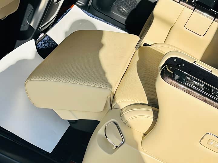 Фото 22 - Toyota Vellfire