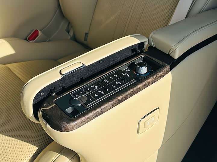 Фото 23 - Toyota Vellfire