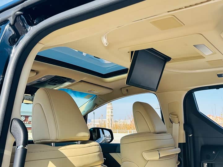 Фото 27 - Toyota Vellfire