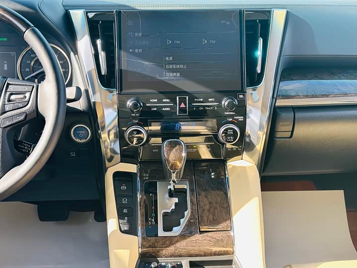 Фото 30 - Toyota Vellfire