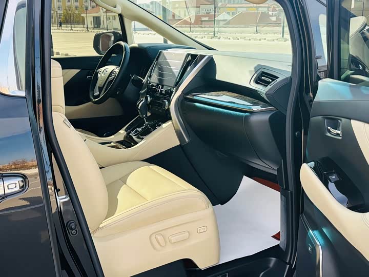 Фото 39 - Toyota Vellfire