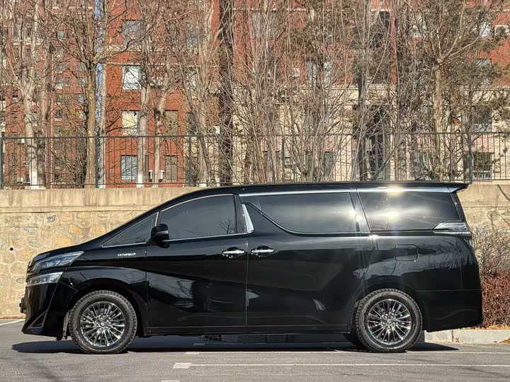 Фото 3 - Toyota Vellfire