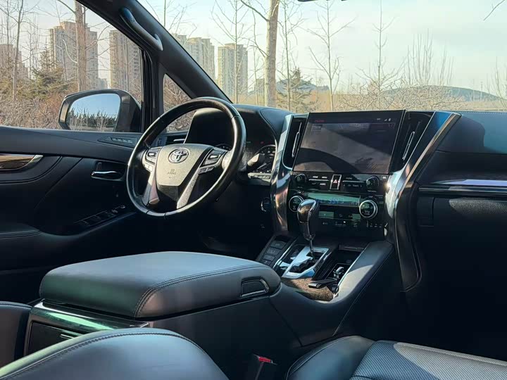 Фото 4 - Toyota Vellfire