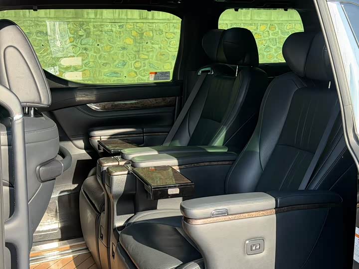 Фото 5 - Toyota Vellfire