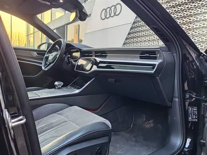 Фото 12 - Audi A6L