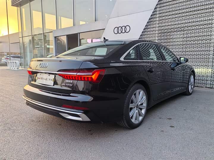 Фото 14 - Audi A6L
