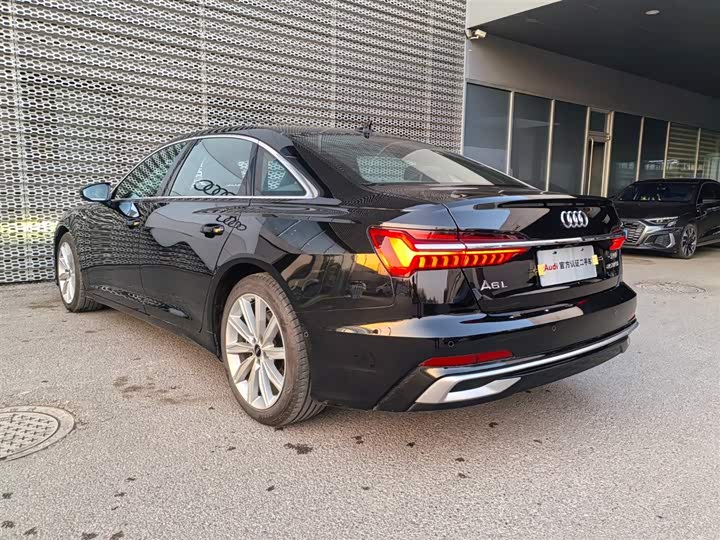 Фото 15 - Audi A6L