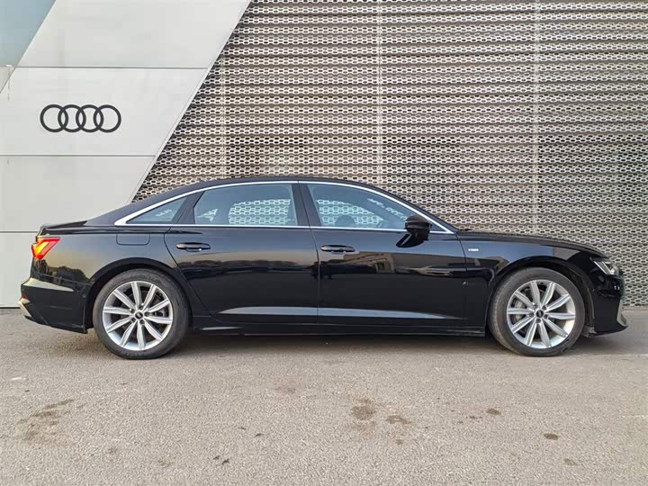 Фото 5 - Audi A6L