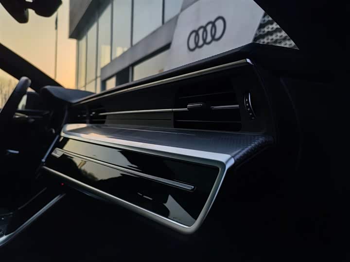 Фото 8 - Audi A6L