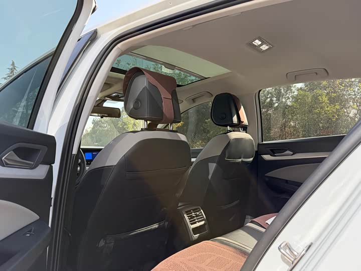 Фото 10 - Volkswagen Golf