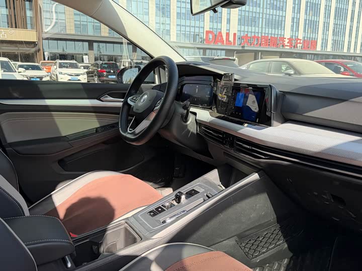 Фото 14 - Volkswagen Golf