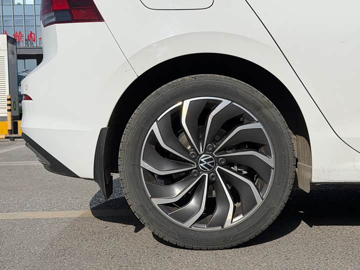 Фото 7 - Volkswagen Golf