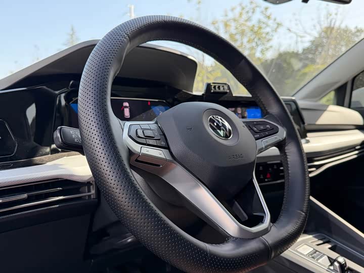 Фото 9 - Volkswagen Golf