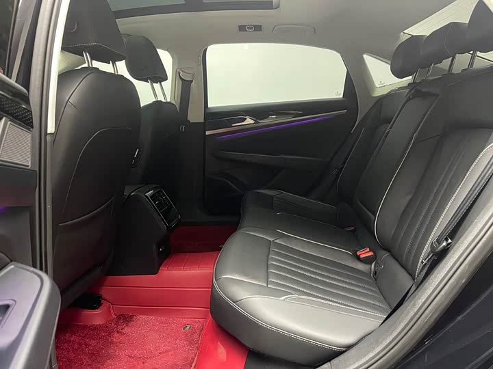 Фото 10 - Volkswagen Passat