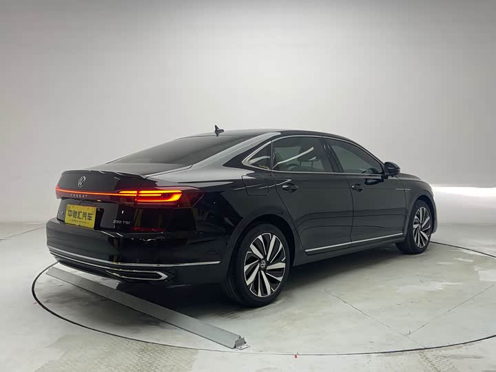 Фото 18 - Volkswagen Passat