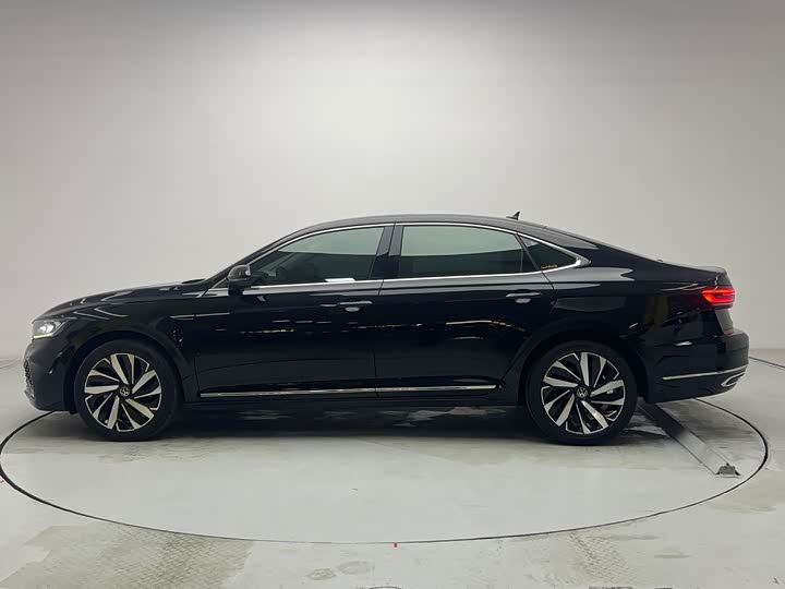 Фото 21 - Volkswagen Passat