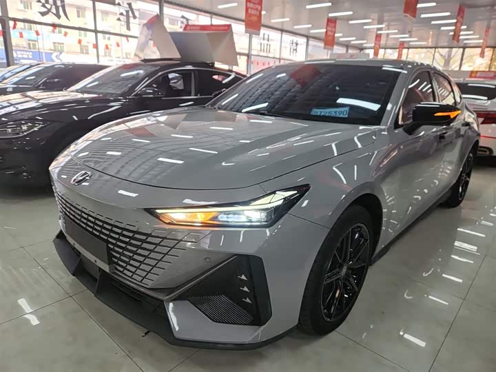 Фото 1 - Changan UNI-V Hybrid