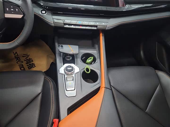 Фото 14 - Changan UNI-V Hybrid