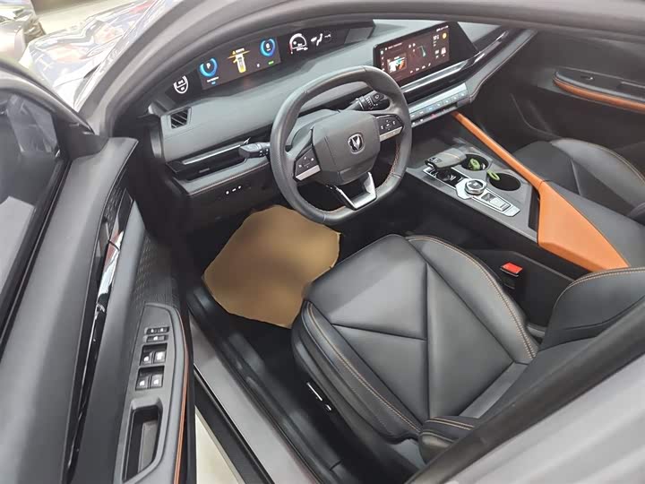 Фото 16 - Changan UNI-V Hybrid