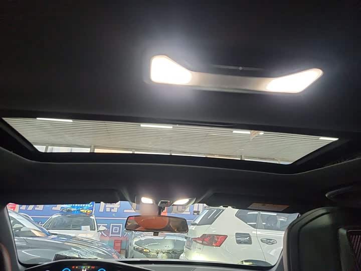 Фото 18 - Changan UNI-V Hybrid