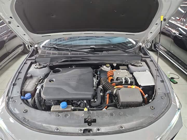 Фото 20 - Changan UNI-V Hybrid