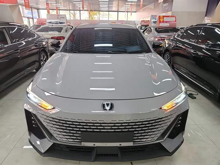 Фото 3 - Changan UNI-V Hybrid