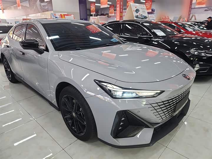 Фото 4 - Changan UNI-V Hybrid