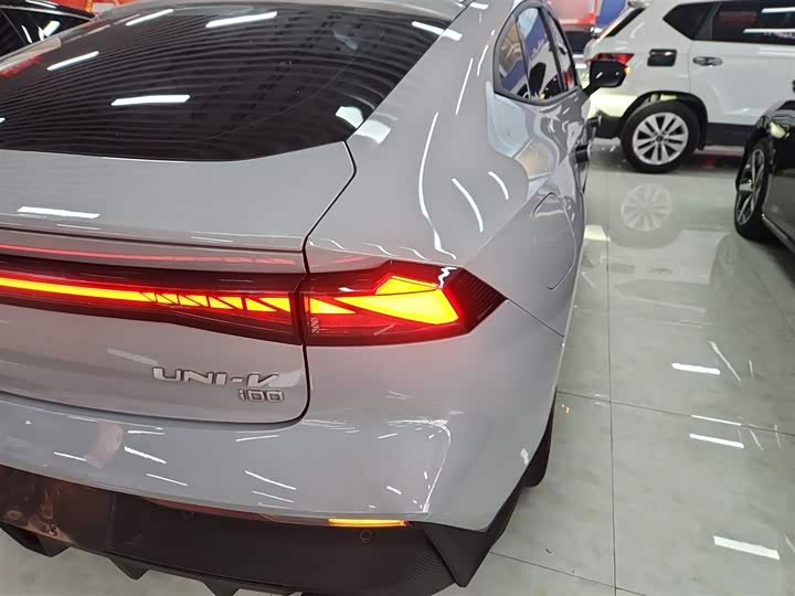 Фото 8 - Changan UNI-V Hybrid