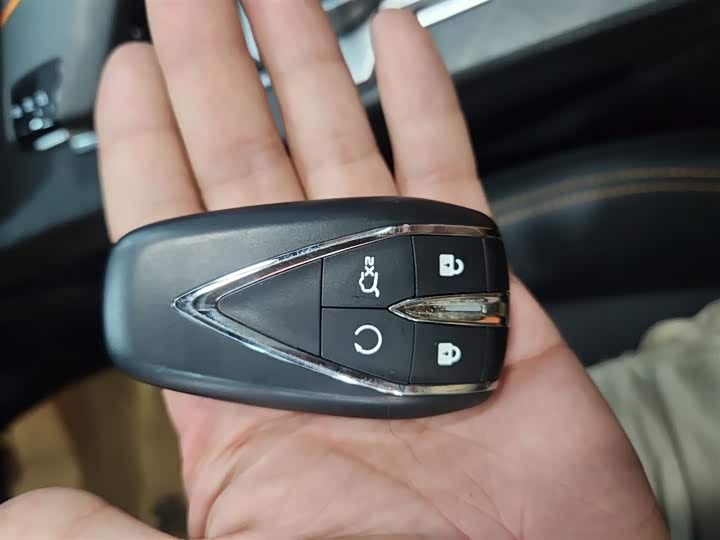 Фото 9 - Changan UNI-V Hybrid