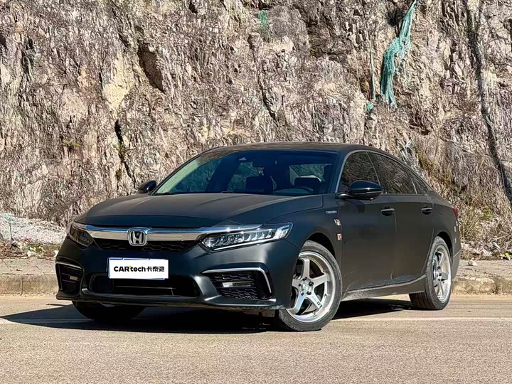 Фото 1 - Honda Inspire