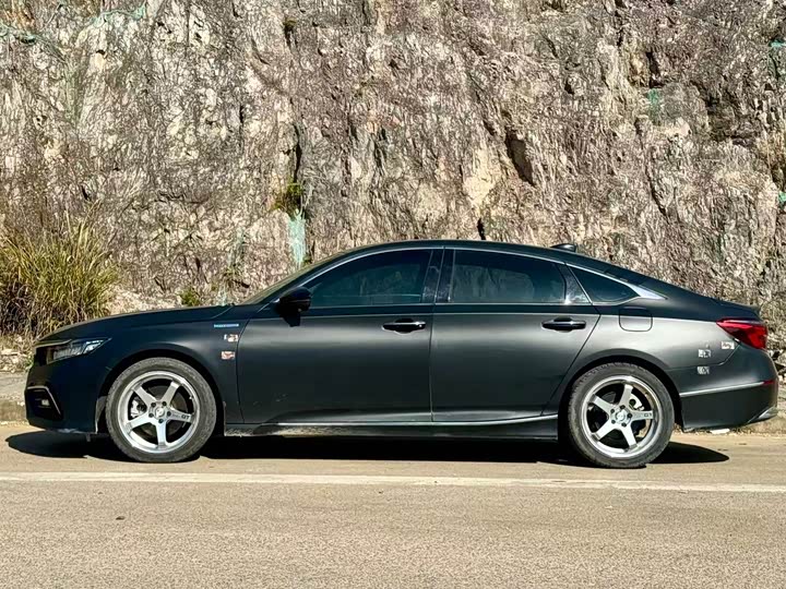 Фото 3 - Honda Inspire